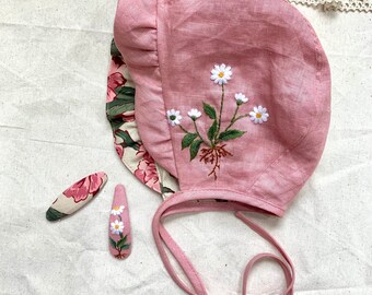 Embroidered baby bonnet, reversible bonnet for girl