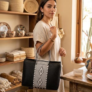 XL Lunch tote/handwoven lunchbox/Mexican lunch bag/bolso artesanal tejido a mano/recycled plastic tote/handwoven Handbags XL/Sale