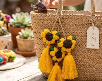 Handmade Sunflower Keychain/Embroidered Sunflower Keychain/Traditional Keychain/Pom-pom/Handmade/Embroidered Sunflowers/Mexican Tassel