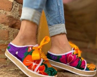 Floral embroidered slippers/ Floral embroidered casual shoes/ Unique handcrafted embroidery/ Mexican handcrafted footwear