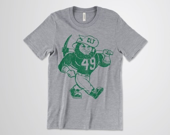 Charlotte 49ers Oversized Distressed Logo Graphic Tee / Arte original / Big Norm - Camiseta unisex de algodón