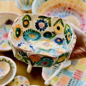 花柄 波型ボウル 取っ手付き 花柄の取っ手付きブラウンボウル - Etsy 日本