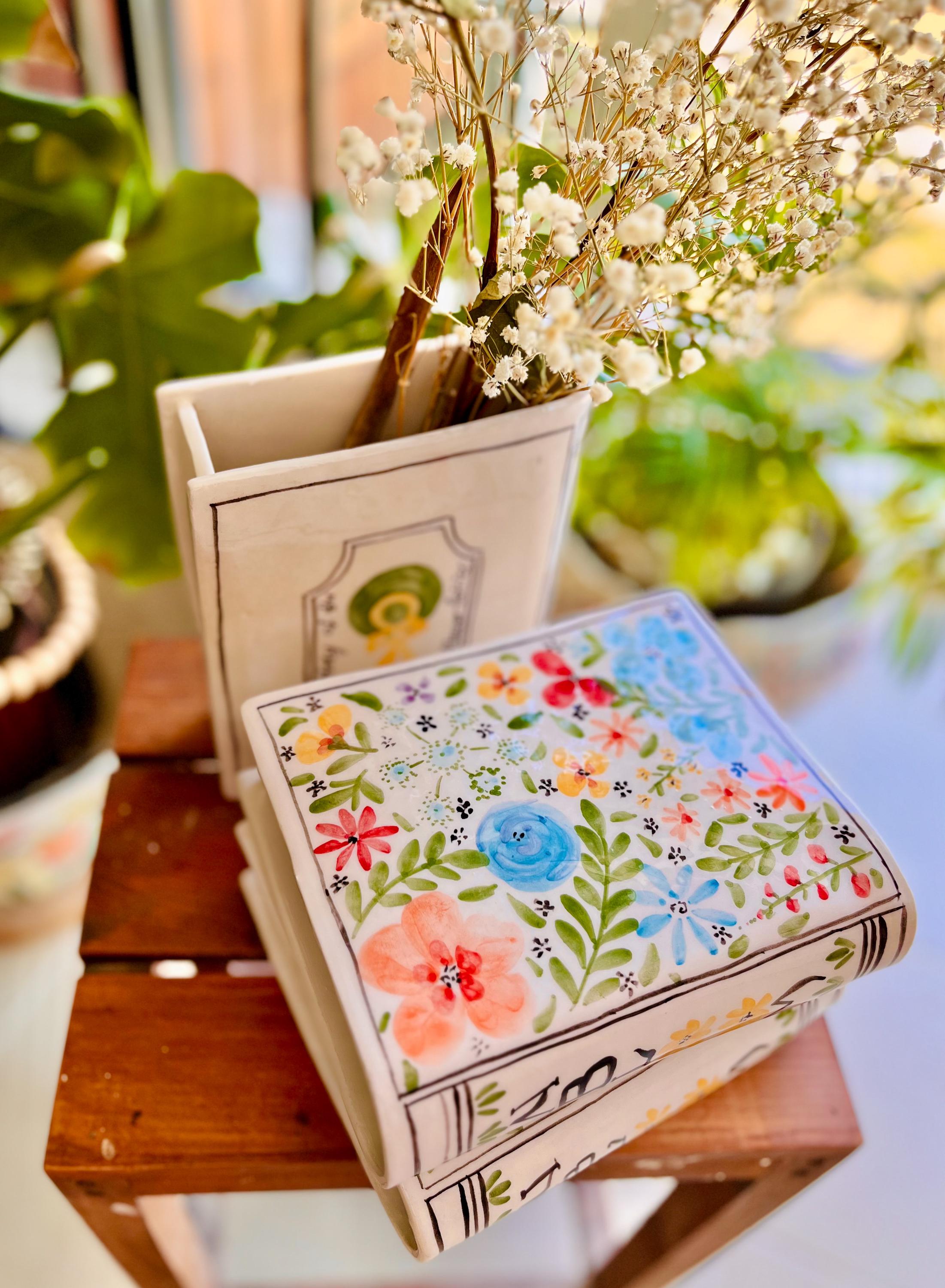 手作りの陶器製フラワーブック型花瓶 - Etsy 日本