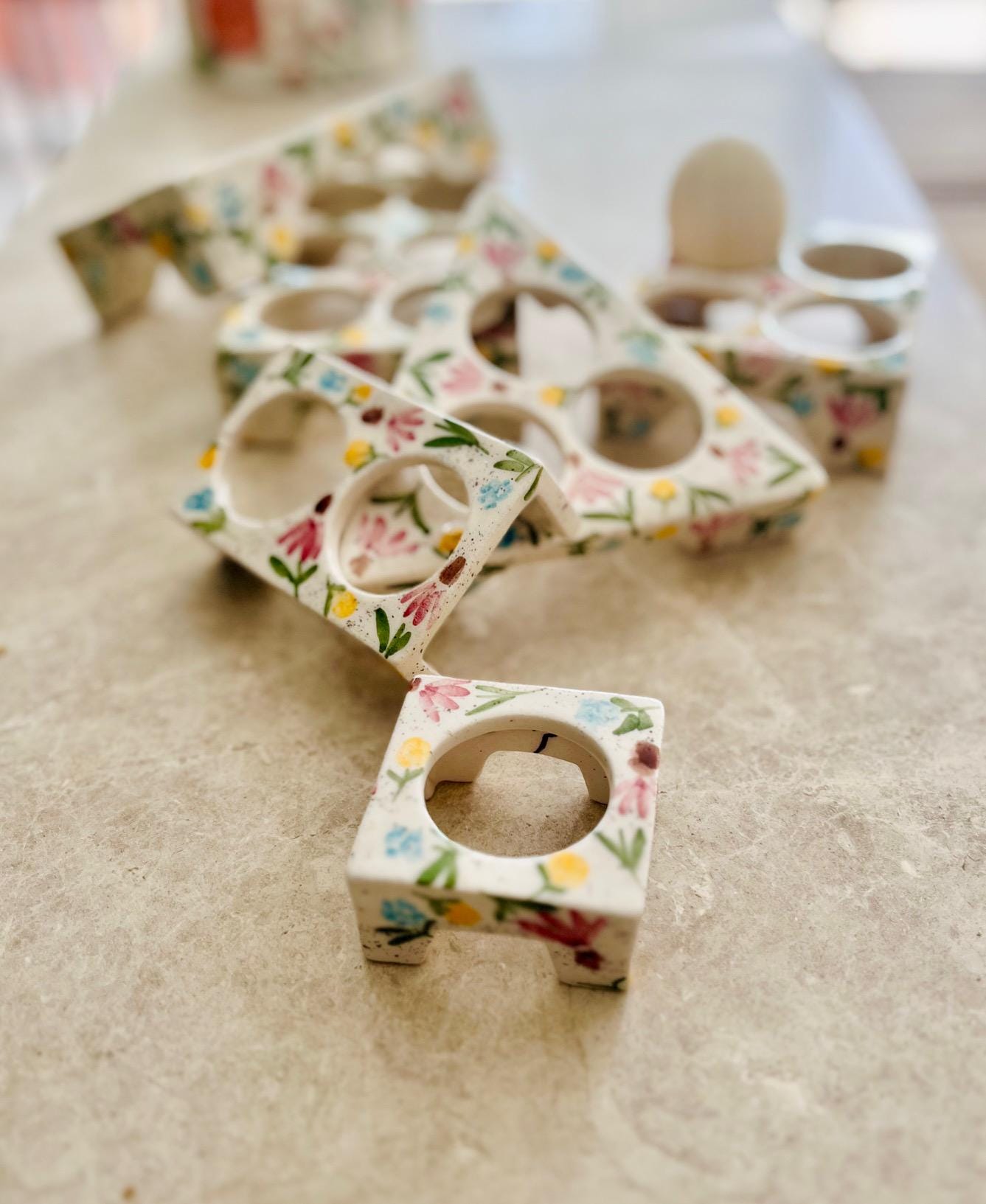 手作りの陶器製花柄エッグホルダー - Etsy 日本