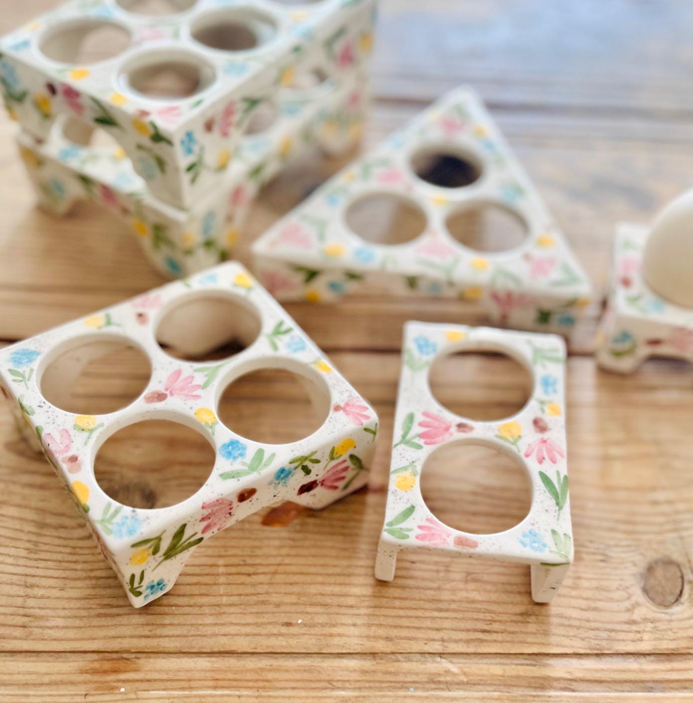 花柄陶器製エッグホルダー　10個用 手作りの陶器製花柄エッグホルダー - Etsy 日本
