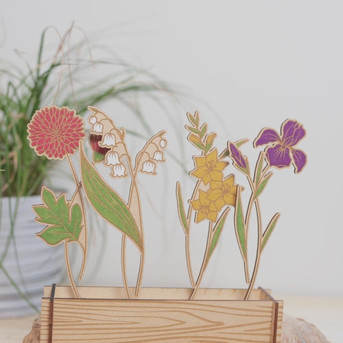 Laser Engraved Birth Month Flower Garden: Personalized Floral Decor