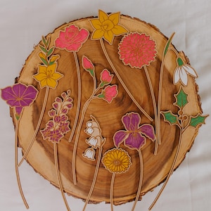 Wooden Birth Month Flower, Thoughtful Gift for Her, Individual Birth Flower, Celebrates Special Day with a Personalized Birth Flower Gift