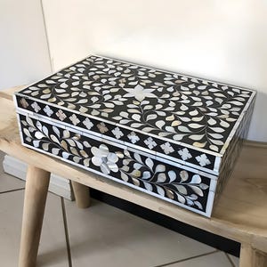 Schwarze Perlmutt Inlay Box mit Samtfutter Dekorative Box - Aufbewahrungsbox aus Holz - Perlmutt Blumendruck Schmuckschatulle für Sie
