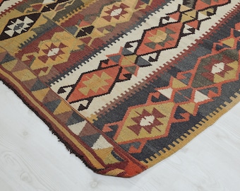 5x10 Vintage Turkish Kilim Rug: Hand-Woven Geometric Wool Area Rug