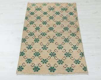 2x3 Vintage Turkish Rug: Hand-Woven Wool, Beige & Green Floral