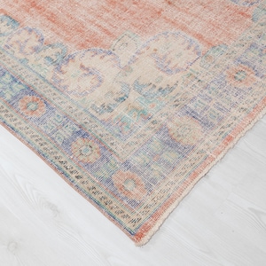 Tapete turco vintage 6x9: tapete de lã vermelho, azul e geométrico