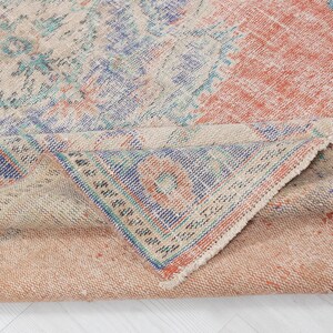 Tapete turco vintage 6x9: tapete de lã trançada à mão vermelho, azul e bege