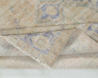 ヴィンテージ トルコラグ　ベージュ 5'4x9'1 ft、ベージュ トルコ エリア ラグ、トライバル ラグ