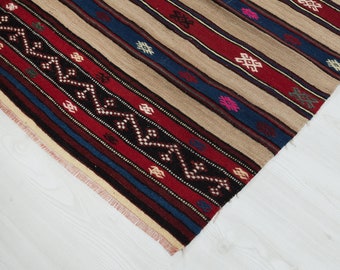 Alfombra turca vintage de 5x9: Lana tejida a mano, Kilim geométrico de estilo rústico.