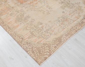 Alfombra turca vintage de 5x8: Alfombra de lana tejida a mano color beige.