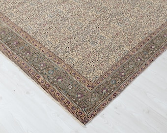 6x9 Vintage Turkish Rug: Beige & Green Hand-Woven Oushak Carpet