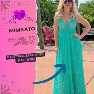 Può includere: Un abito estivo turchese senza maniche con scollo a V e motivo a maglia. L'abito lungo ha un corpetto aderente. L'immagine include anche il testo "MIMKATO SUMMER DRESS KNITTING MACHINE PATTERN".