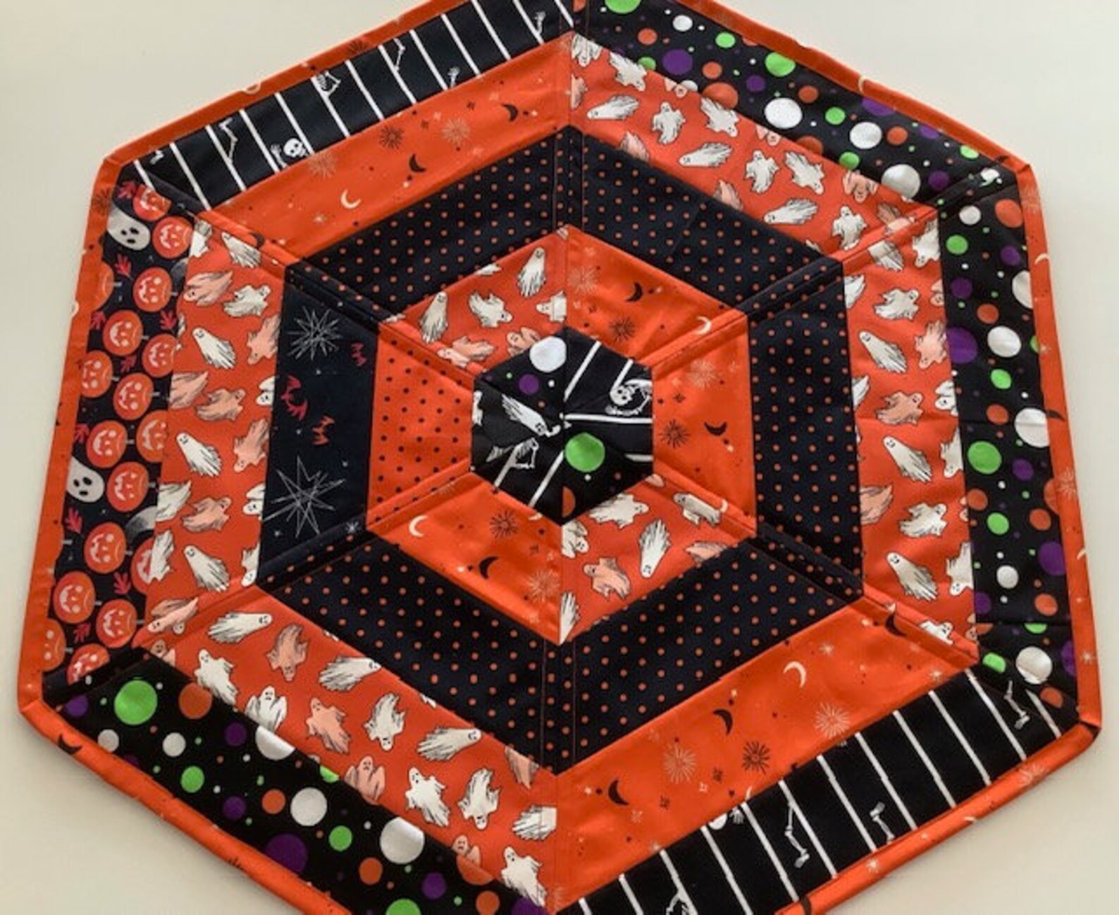 Halloween Hexagon (#2) Quilted Double-sided Table Runner - Etsy