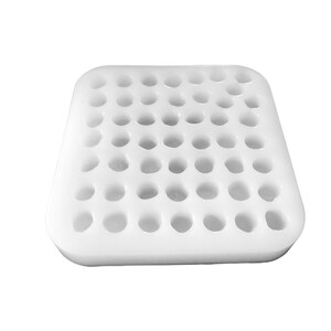 Pu&ograve; includere: Uno stampo rettangolare in silicone bianco con una griglia di trentasei cavit&agrave; circolari disposte in sei file e sei colonne. Lo stampo presenta angoli arrotondati e una superficie opaca liscia, progettato per la colata di piccoli oggetti.