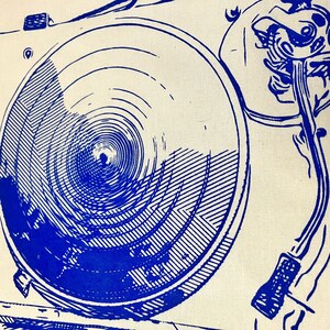 https://www.etsy.com/listing/1805262270/gift-for-record-collector-vinyl-music

record tote bag
vinyl lover gift
dj gift idea
music tote bag
screenprinted tote
musician gift
vinyl record bag
music fan tote
canvas tote for records
record store shopper
hand printed tote
cool music gifts
turntable tote bag