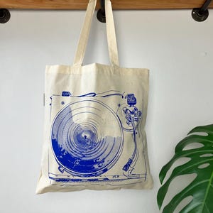 https://www.etsy.com/listing/1805262270/gift-for-record-collector-vinyl-music

record tote bag
vinyl lover gift
dj gift idea
music tote bag
screenprinted tote
musician gift
vinyl record bag
music fan tote
canvas tote for records
record store shopper
hand printed tote
cool music gifts
turntable tote bag