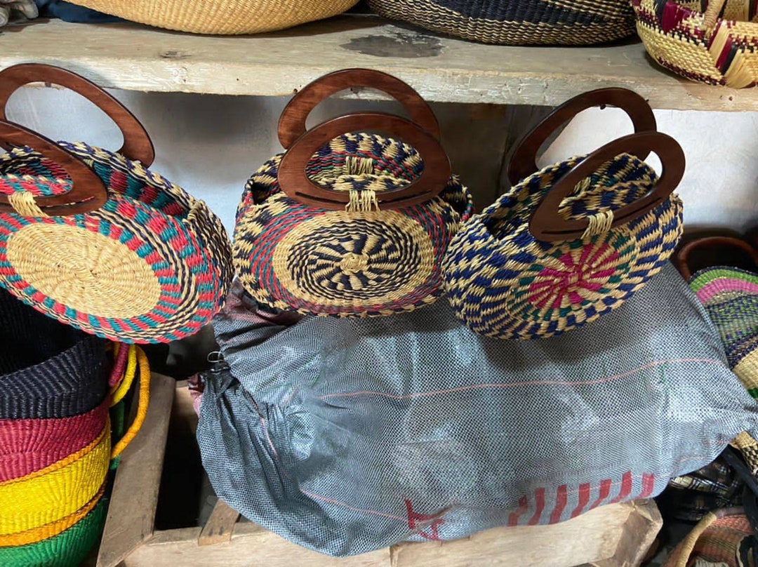 Wholesale Hand Weaved Bolga Basket Bag With Wooden Handles/ Bolga