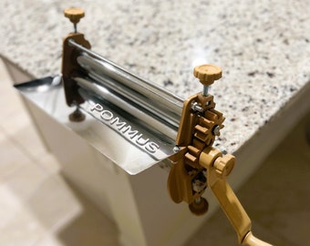 Manual Dough Sheeter 12 inches. Ideal for Pasta, Pizzas, Cupcakes, Fondant, Puff Pastry, Bread, Cookies, Puff Pastries, Empanadas and more.