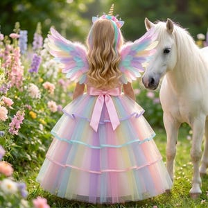 Robe de princesse licorne arc-en-ciel rose en tulle : ailes, serre-tête à corne et jupon lumineux en option