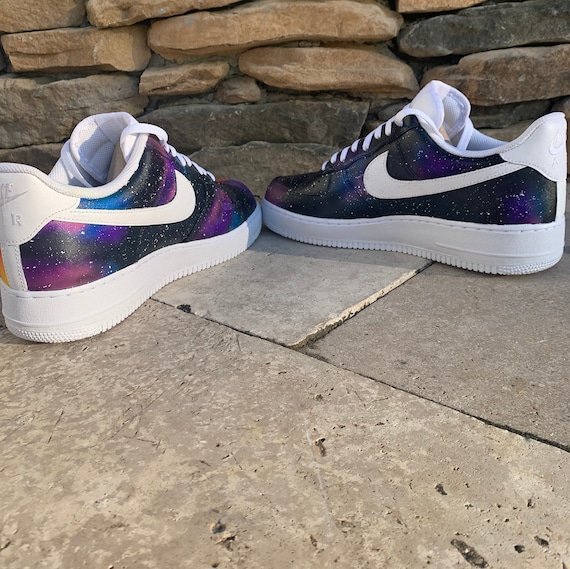 personalizado Nike Galaxy pintado a mano - Etsy