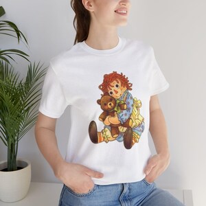 Camiseta vintage de osito de peluche Raggedy Ann, unisex, con personaje de dibujos animados de cuentos retro, nostálgica, regalo de juguete antiguo, clásica.
