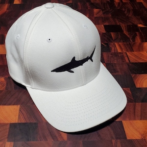 ¡El MEJOR sombrero SHARK del mercado! ¡Ajuste FLEXIBLE! ¡Tiburón bordado!