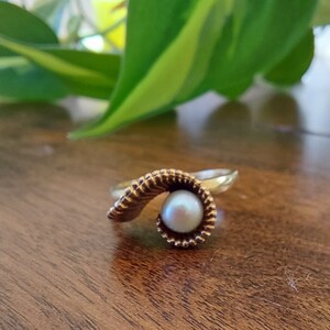 Mid Century Modern 10k gold solitaire pearl ring
