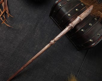 Varita de madera de arce hecha a mano – 36 cm (14 1/4") Diseño original, ligeramente envejecida.