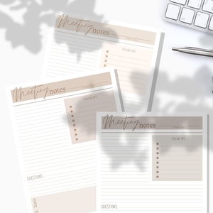 Op de afbeelding: Afdrukbare vergadernotitie sjabloon in zes kleuren. De sjabloon is ontworpen voor papier in letterformaat, 8,5 x 11 inch. De sjabloon bevat secties voor vragen, follow-ups en een doodlezone.
