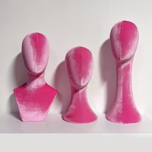Testa di manichino in velluto rosa di lusso, testa di manichino in tessuto con possibilità di fissaggio con spilli, supporto per cappelli/espositore, supporto per parrucca in pizzo, portacappelli con tessuto, 1 pezzo