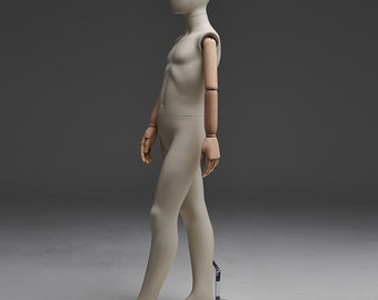 高級キッズマネキン：木製アーム付きベージュディスプレイモデル
