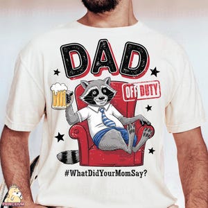 面白いお父さん（休み時間）PNG画像、ビールを飲む怠け者のアライグマのグラフィックTシャツ（ユーモアたっぷりのハッシュタグ「お母さんは何て言ったの？」付き）ギフトアイデア、昇華転写