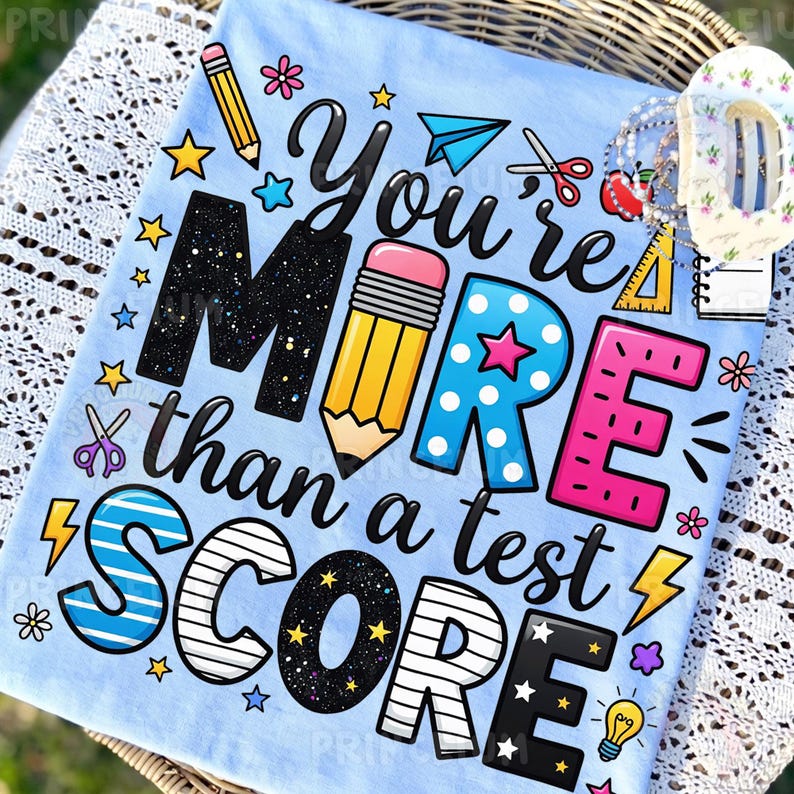 Puede incluir: Un juego de tres cuencos de cer&aacute;mica apilables de diferentes tama&ntilde;os. Los cuencos tienen un acabado mate moteado en tonos crema, marr&oacute;n claro y marr&oacute;n oscuro. El cuenco m&aacute;s grande mide unos 20 cm de di&aacute;metro.