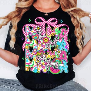 Kleurrijke retro mama png, groovy sublimatieontwerp, hippie moeder digitaal bestand, heldere bloemen vredesshirt png, leuke boho mama-clipart