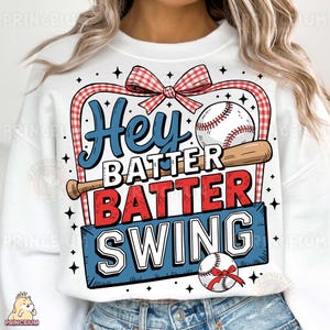 Diseño de camiseta Hey Batter Batter Swing PNG, descarga digital de camiseta de mamá de softbol, diseño de sublimación de béisbol retro, archivo imprimible del día del juego