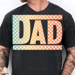 Papá a cuadros retro PNG, diseño de sublimación colorido para taza, clipart vintage degradado del Día del Padre, descarga digital de papá con letra mayúscula en negrita