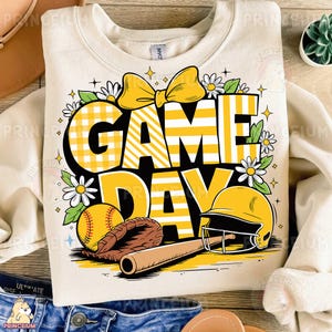 Gamedag PNG, sublimatieontwerp, softbalshirt, honkbalmoeder, sportfan, digitaal bestand, gele gingang, leuke gamedag, retrosport png
