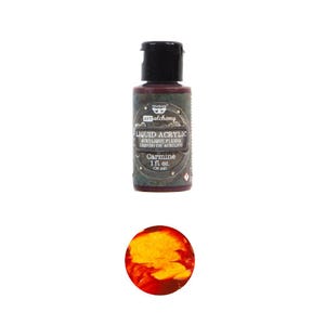 Puede incluir: Una pequeña botella de pintura acrílica líquida Art Alchemy en color Carmín. La botella es de 1 fl oz (30 ml) y tiene una etiqueta metálica con el nombre de la marca y el nombre del color.