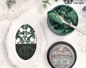 May include: A close-up of a green metallic paint in a jar with a silver lid. The paint is called "Jewel Effect Paste True Emeralds" and is 3.4 fl oz (100 ml).