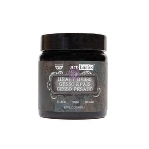 Könnte beinhalten: Ein schwarzes Glas "art basics" Heavy Gesso. Das Etikett enthält den Text "HEAVY GESSO, GESSO ÉPAIS, GESSO PESADO" und "BLACK, NOIR, NEGRO". Das Glas enthält 250 ml Gesso, eine dicke, deckende Farbe zum Grundieren von Oberflächen.