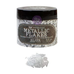 Könnte beinhalten: Ein durchsichtiger Kunststoffbehälter gefüllt mit silbernen Metallic-Flocken, verschlossen mit einem schwarzen Deckel. Das Etikett trägt die Aufschrift Art Ingredients Metallic Flakes Silver 150 ml. Vor dem Behälter liegt ein kleiner Haufen dünner, reflektierender Silberflocken.