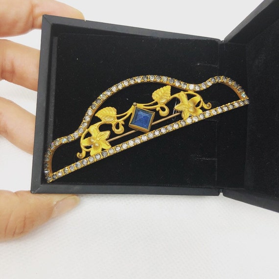 30s hair brooch