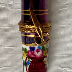 Limoges Hand Painted Sewing Case Decorated with a Vase of Flowers and Scissor Clasp image 3