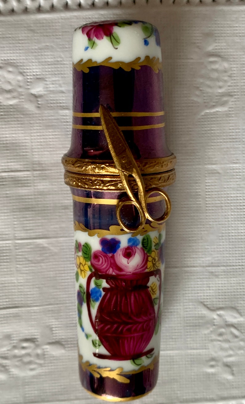 Limoges Hand Painted Sewing Case Decorated with a Vase of Flowers and Scissor Clasp image 3