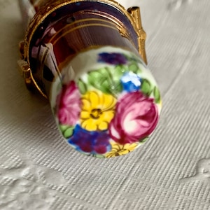 Limoges Hand Painted Sewing Case Decorated with a Vase of Flowers and Scissor Clasp image 2